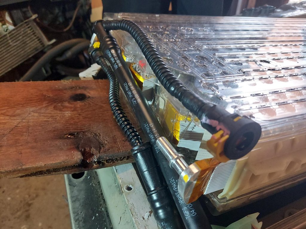 Quick release water connectors